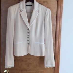 COPY - Beautiful Soft Wool Elie Tahari Suit Size 4